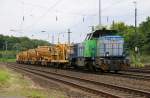 277 030-3 der LDS donnert mit einem Bauzug durch Köln West.