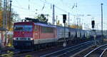 Leipziger Dampf KulTour GbR, Leipzig mit ihrer  155 167-0  (NVR:  91 80 6155 167-0 D-LDK ) und einem Getreidezug Richtung Frankfurt/Oder am 26.10.22 Berlin Hirschgarten.