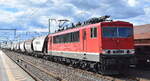 Leipziger Dampf KulTour GbR, Leipzig mit ihrer  155 124-1  (NVR:  91 80 6155 124-1 D-LDK ) und einem Getreidezug am 18.04.24 Höhe Bahnhof Rodleben.