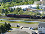 Die Leipziger Eisenbahnbetriebgesellschaft mit den 232 068-7 (9280 1232 068-7 D-LEG) und 232 238-6 (9280 1232 238-6 D-LEG) schleppen am 17.5.2020 eine Kesselwagenzug durch Gera.