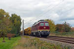 132 068 der LEG rollte mit einem Spitzke-Umbauzug am 11.10.20 durch Greppin Richtung Bitterfeld.