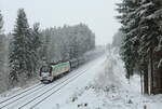 Seltenes Bild im Winter 21/22 Schnee. Hier am 08.01.2022 kam am Morgen der Winter auch mal mit Schnee zurück. Bei der Durchfahrt des LEG Kesselzuges bei Rößlau wirbelte die 159 228 mit ihren Kesselwaggons ordentlich Schnee auf. 