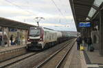 LEG 2159 228-6 mit Kesselwagen Richtung Bad Kösen, am 12.11.2023 in Naumburg (S) Hbf.