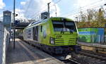 LEG - Leipziger Eisenbahnverkehrsgesellschaft mbH, Leipzig [D] mit der ATLU Vectron Dual Lok  248 055  [NVR-Nummer: 90 80 2248 055-6 D-ATLU] am 23.10.24 Durchfahrt Bahnhof Berlin-Hohenschönhausen.