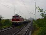 232 158 rollt am 30.9.08 bei miesem Wetter mit dem Zementpendel aus Deuna in Teutschenthal- Ost vorbei.