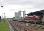 232 004-2 der LEG steht am 21.08.2009 mit einem Zementzug im Bahnhof Deutschenbora.