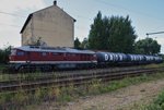 132 004-3 verlässt am 6.7.2016 mit einem Kesselwagenzug Kiel in Richtung Süden.