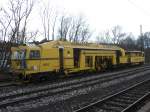 Gleisbaufahrzeug 25 012 von  vorn  im gppinger Bahnhof am 22.2.'10