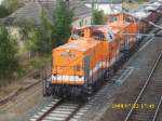 Von der Bergener Fussgngerbrcke kann man Wunderbar Ein-und Ausfahrende Zge ablichten.So auch am 22.07.2008 als ich wieder den Kreidezug aus Klementelvitz mit den beiden LOCON-Loks 215 und 216 bei