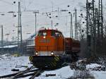 Locon 211 (293 502-1) mit einem leeren Schotterzug am 18.01.2013 bei der Ausfahrt in Aachen West mit dem Ziel Stolberg. Dort wird der Zug mit gereinigtem Schotter fr die Baustelle in Aachen West beladen.