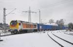 LOCON401 (92 80 1264 005-0 D-DKW) mit dem ersten Leerteil des Tchibo-Containerzuges am 09.02.2013 bei der Einfahrt in den Bahnhof Neumarkt/Opf.