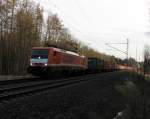 Die E 189 821 von Locon im Containerdienst nach Wiesau am frühen Morgen des 16.04.2015