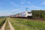 185 661 Lokomotion mit Paneuropa/Terratrans-KLV auf dem Weg in den Süden, fotografiert bei Nörten-Hardenberg am 02.06.2019