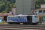 Portrait von 139 312-3, welche am Mittag des 02.07.2018 durch den Bahnhof von Kuftsein rangiert in Richtung Abstellgleis.