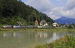 Mit einem Containerzug durchfahren die 189 904 und 185 661 von Lokomotion am 17.07.2020 Kiefersfelden in Richtung Kufstein, wenige Meter noch und sie haben die Staatsgrenze passiert