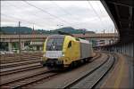 ES64U2-074 hat einen Stahlzug nach Kufstein gebracht und wird den Zug nun bis zum Brenner nachschieben.