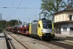 ES 64 U2 034 mit einem Autozug am 15.04.2009 in Aling.