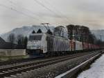 Die 185 663 und die 185 664 am 05.12.2009 mit dem Winner KLV-Zug unterwegs bei Niederaudorf.