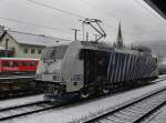 Die 185 663 am 19.12.2009 bei Schneegestber in Kufstein.