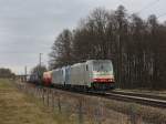 Die 186 110 und eine weitere am 20.03.2010 mit einem Lomo KLV-Zug unterwegs bei Grokarolinenfeld (B Vogel).