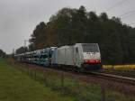 Die 186 106 am 14.10.2010 mit einem Autozug unterwegs bei Grokarolinenfeld.