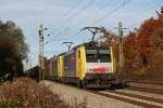 189 907 und eine Schwesterlok mit einem Stahlzug am 31.10.2010 in Haar.