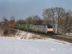 Die 186 101 und eine Weitere am 04.12.2010 mit dem Hangartner KLV-Zug unterwegs bei Hilperting.