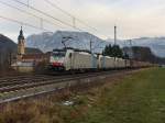 Die 186 107 mit der 186 104 und der 186 103 am 05.12.2009 mit einem Containerzug unterwegs bei Niederaudorf.