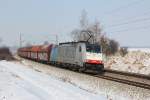 186 105 mit einem Gterzug am 12.02.2012 bei Ostermnchen.