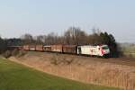 185 665 mit einem Gterzug am 23.03.2012 bei Grokarolinenfeld.