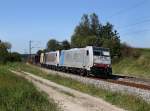 Die 186 105 und die 186 284 mit einem KLV-Zug am 03.09.2011 unterwegs bei Ostermnchen.