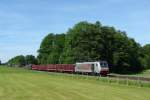 186 285 mit dem sonntglichen Lomo-Stahlzug am 29.05.2011 unterwegs am B Vogl.