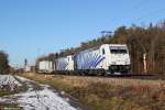 185 663 und 189 917 mit einem KLV Zug am 01.12.2013 bei Eglharting.