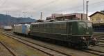 Die 151 124-5 der SRI steht am 11.12.2014 zusammen mit 186 290-3 von Lokomotion  im Bahnhof Kufstein.