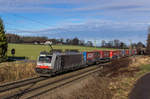 186 282 von Lokomotion fährt mit dem Winner-KLV bei Großkarolinenfeld in Richtung Kufstein, aufgenommen am 14.