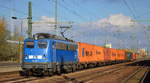 PRESS im Auftrag von METRANS mit  140 037-1  (NVR-Nummer 91 80 6140 831-9 D-PRESS) mit ungewöhnlich kurzem Containerzug aus Richtung Frankfurt/Oder? am 10.11.19 Bf.