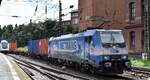 METRANS Rail (Deutschland) GmbH, Leipzig [D] mit der Railpool Lok  186 534-4  (NVR-Nummer: 91 80 6186 534-4 D-Rpool] und einem Containerzug Richtung Hamburger Hafen am 03.08.23 Höhe Bahnhof