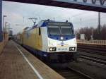 Ein Zug der metronom Eisenbahngesellschaft am durch Bauarbeiten an der Strecke Buchholz-Hamburg/Harburg und der daraus resultierenden Umleitung ber Maschen und Jesteburg bedingt verlngerten Bahnsteig am Gleis 11. Im Hintergrund ist der neue Bahnsteig fr Gleis 29 Fahrtrichtung Hamburg zu sehen.