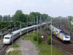 Whrend 146 532 mit dem metronom ME 81160 Hamburg - Bremen in HH-Harburg einfhrt, rauscht in gleicher Richtung ein 401 als ICE 79 nach Zrich durch; 26.05.2009  