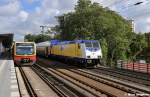 ME 146-12 diente als Schublok des Metronom-Sonderzuges,hier trifft sie auf den Berliner Nahverkehr,die S-Bahn (S-Bhf Tiergarten 18.09.10)