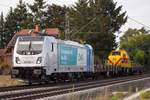 Die Railpool 187 002-1 zieht eine Alstrom H3 der MEG über die Bahnstrecke Friedberg-Hanau aufgenommen  am 22.