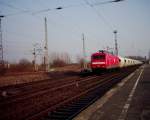 MEG-Lok 803 bei der Einfahrt in den Bahnhof Rostock-Seehafen