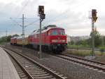 Lok 313 der MEG  ( BR 232) und eine Schwestermaschine in Schwerin auf einem Abstellgleis mit einem Messzug am 22.06.2011