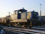 V663 der Mittelweserbahn steht im ersten Sonnenlicht in Maschen. Jetzt im Mrz wird das Wetter fr Eisenbahnfotos endlich wieder besser.