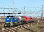 MWB V 2305 bei der berfhrung der litauischen ER 20 007 und ER 20 008 nach Mukran. (Stralsund, 18.03.08)