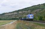 1116 912 mit einem Ganzzug aus leeren Flachwagen fhrt am 21.8.2008 bei Thngersheim Richtung Wrzburg im Maintal.