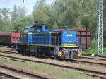 MWB-Lok2102 wartet auf ihren nchsten Einsatz im Bahnhof   Rostock-Bramow.(09.05.09)