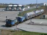 Von der Straenbrcke in Mukran aus fotografierte ich,am 20.April 2011,  die beiden MWB V243 und V244 als Sie auf dem Anschlugleis zum Betonummandlungswerk unterwegs waren.