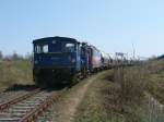 MWB-V243 und V244 holten am 20.April 2011 aus dem stromlosen Anschlu, Betonummandlungswerk in Mukran,die SBB-Cargo Re421 396 mit einigen Wagen ab.