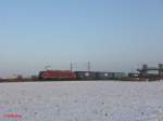 die MTEG 189 800 zieht ein Containerzug durch Schkeuditz West nach Halle.